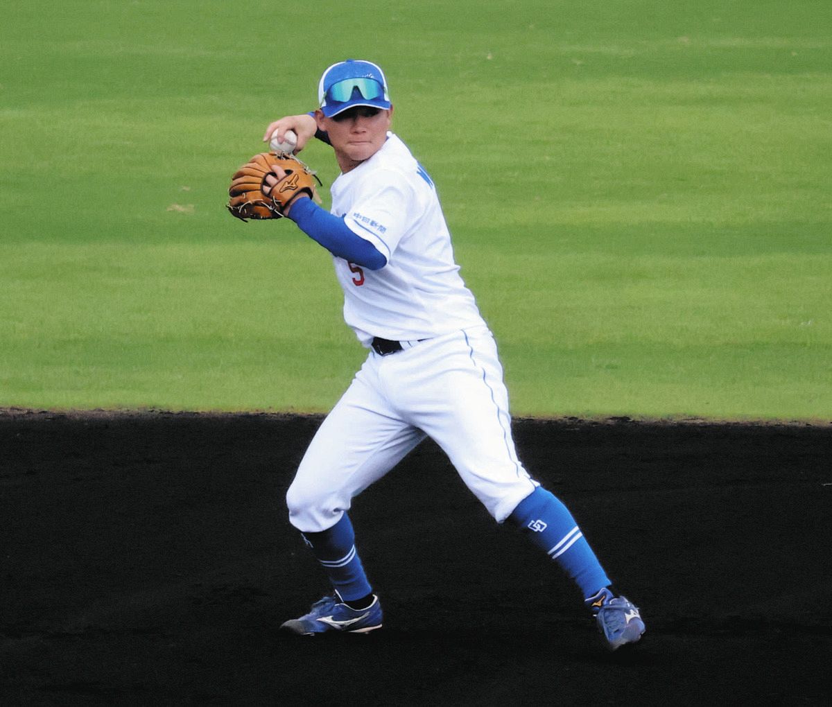 左肩を負傷の中日・村松開人、ノックやシート打撃「球宴前に1軍に合流