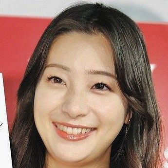 結婚発表の足立梨花、再放送中『あまちゃん』にアイドル役でこの日初