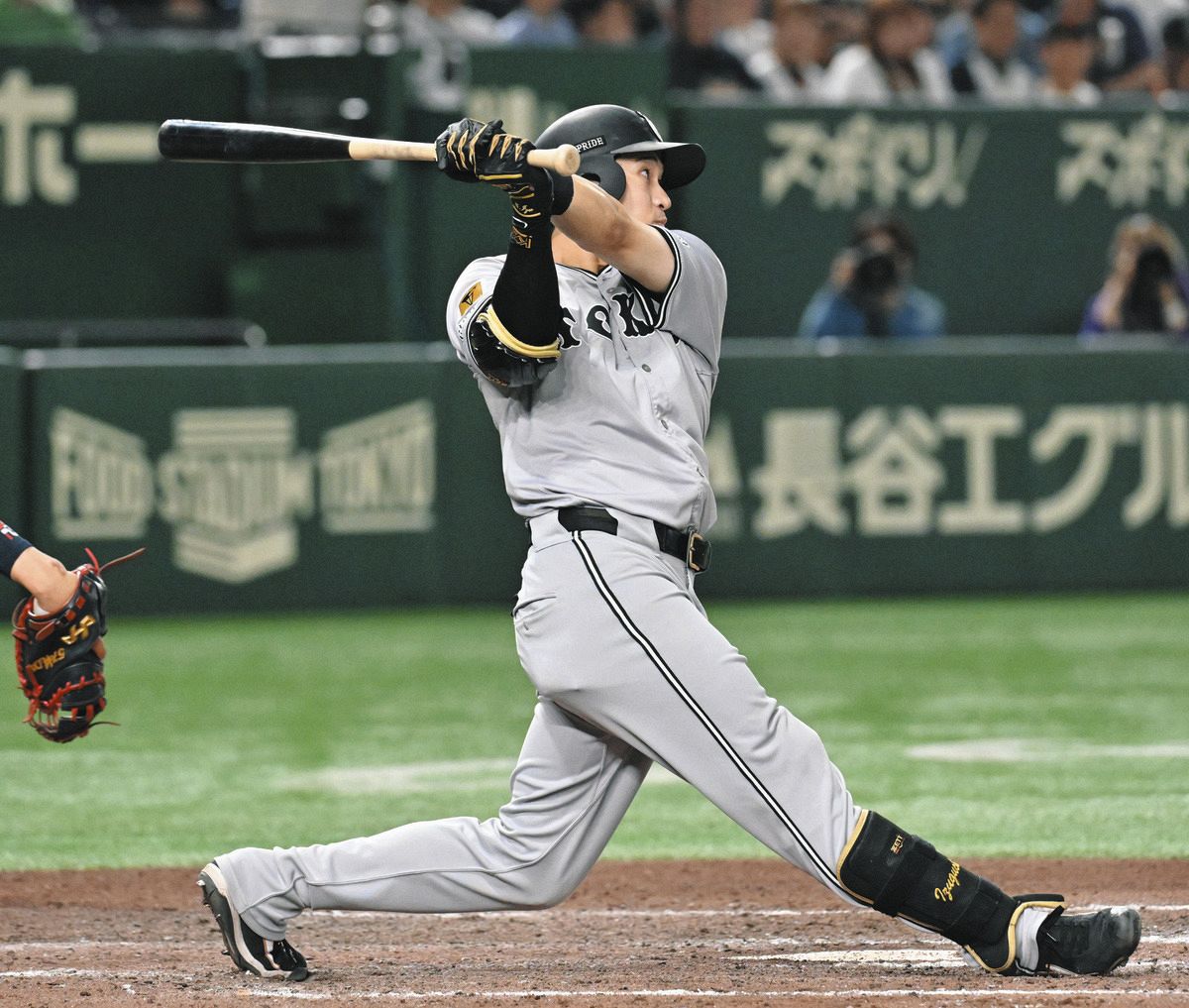 巨人 読売ジャイアンツ 泉口友汰選手 投げ入れ直筆サインボール ジ*ピ