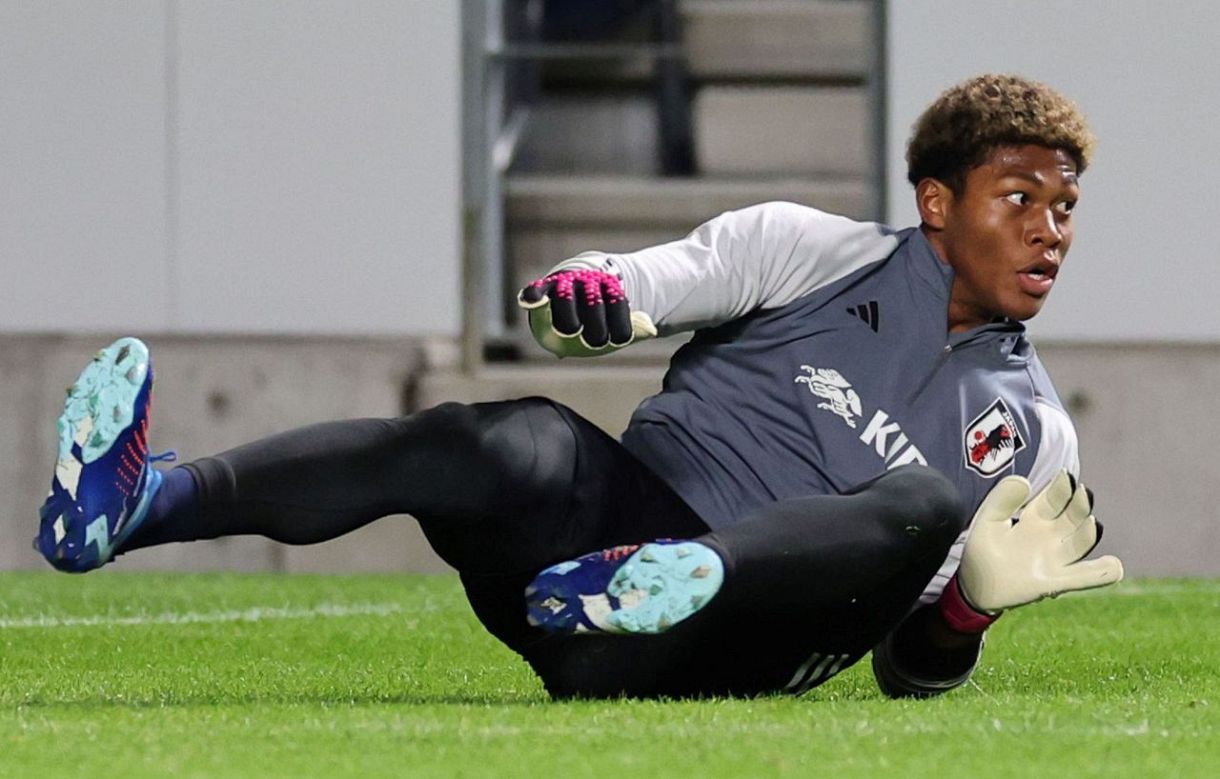 なぜGK鈴木彩艶はパリオリンピック選外となったのか? シントトロイデン