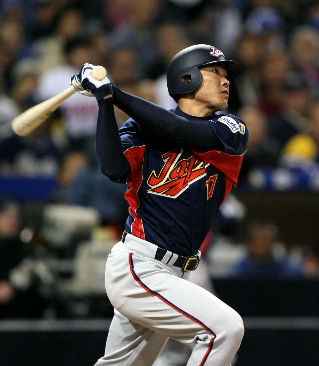 写真】2006年の準決勝・韓国戦、代打で決勝の2ランを放つ福留孝介さん