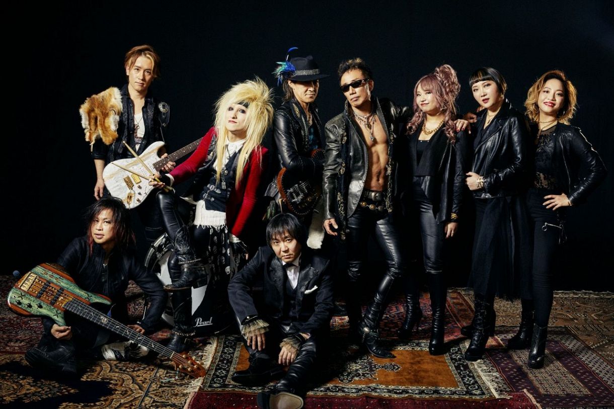 長渕剛（左から6人目）が率いる「REBORN」全国ツアーのバンドメンバー