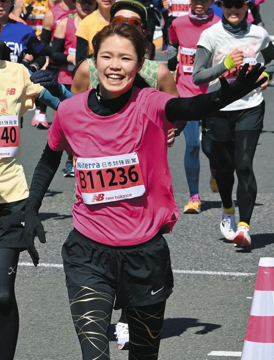 さわやかな笑顔、さまざまな思いで完走 名古屋ウィメンズマラソン：中