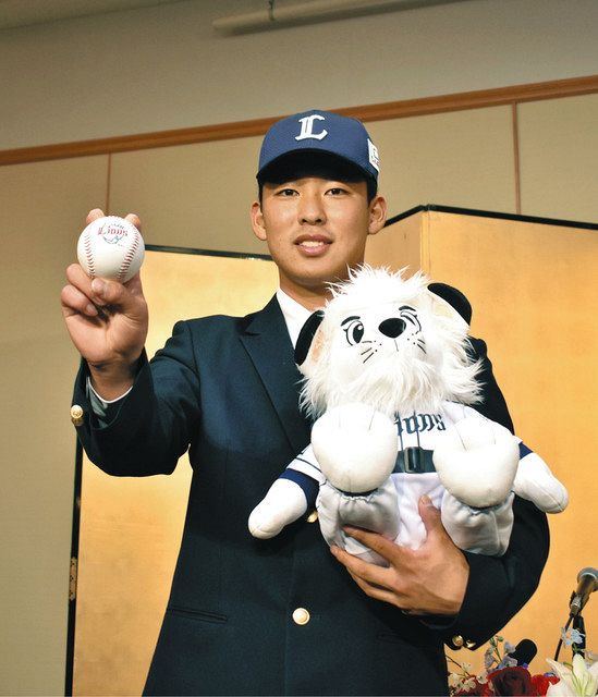 プロ野球選手になると実感」 西武5位の近江高・山田投手が仮契約：中