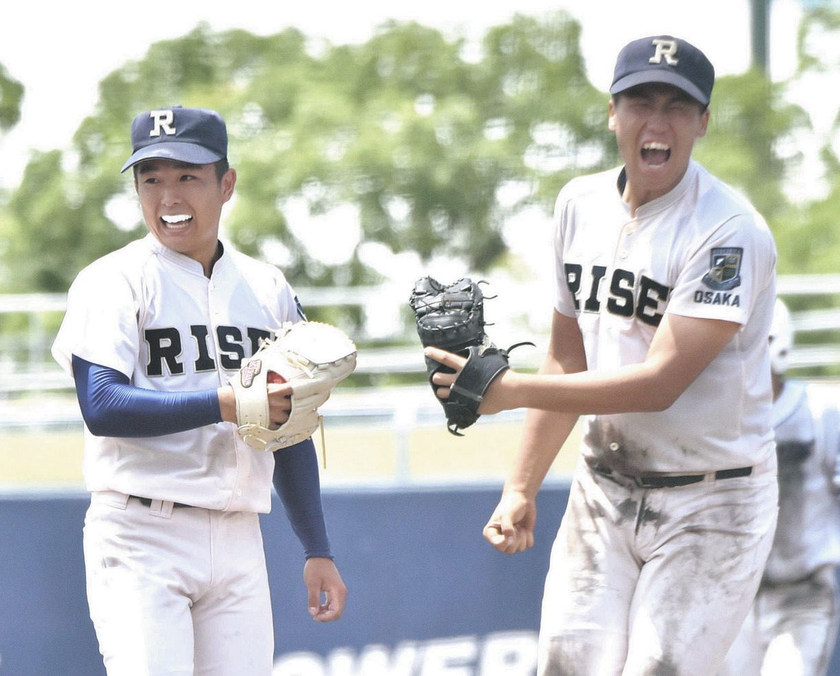 履正社高校硬式野球部パーカー ひれ伏す アディプロ表面記名なし