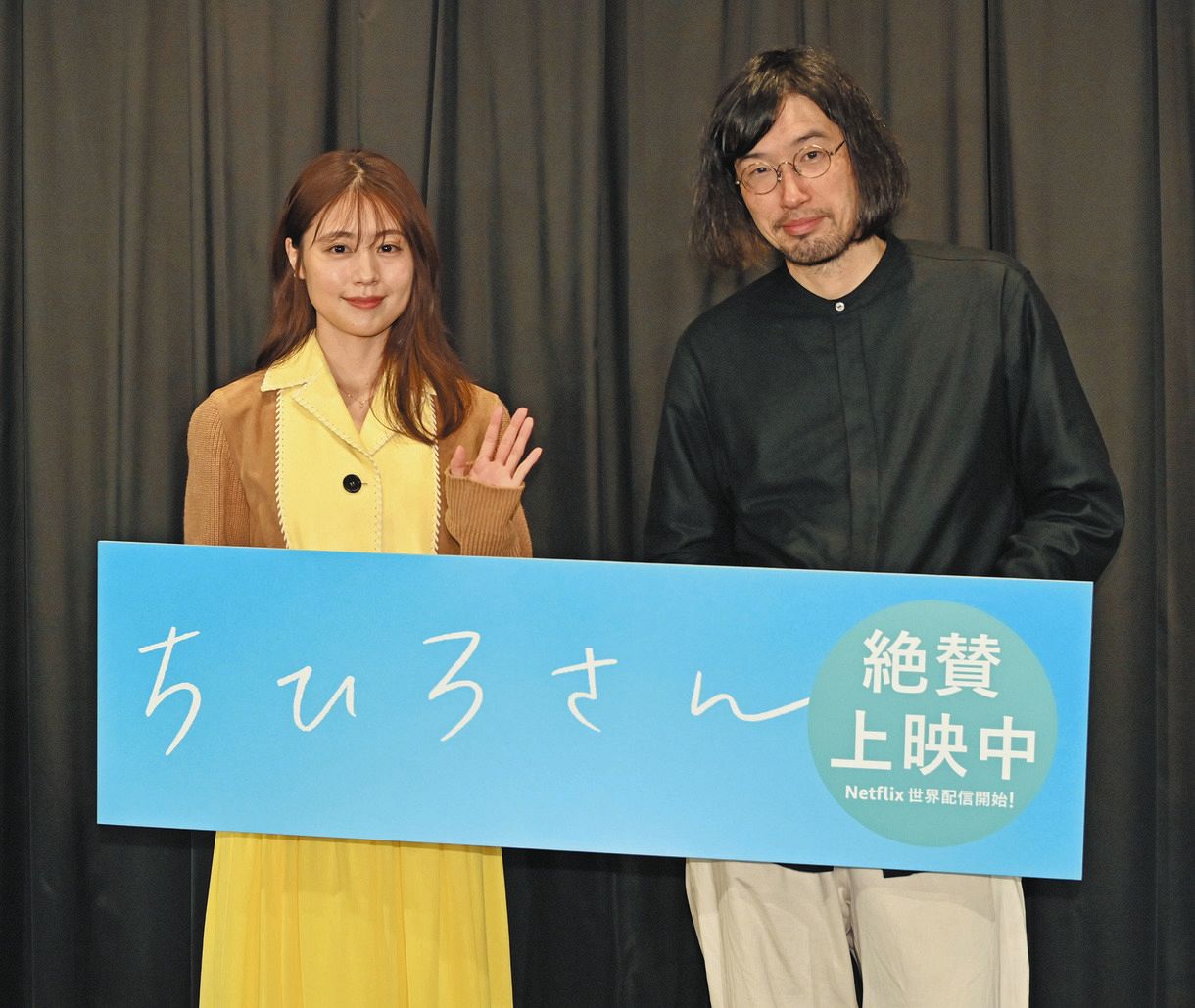 有村架純（左）と今泉力哉監督