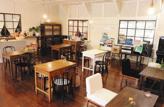 温かみのある店内=揖斐川町で