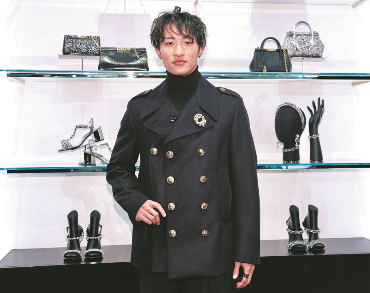 Snow Man岩本照、総額150万円超の”ドルガバ”着用で初登場！会場