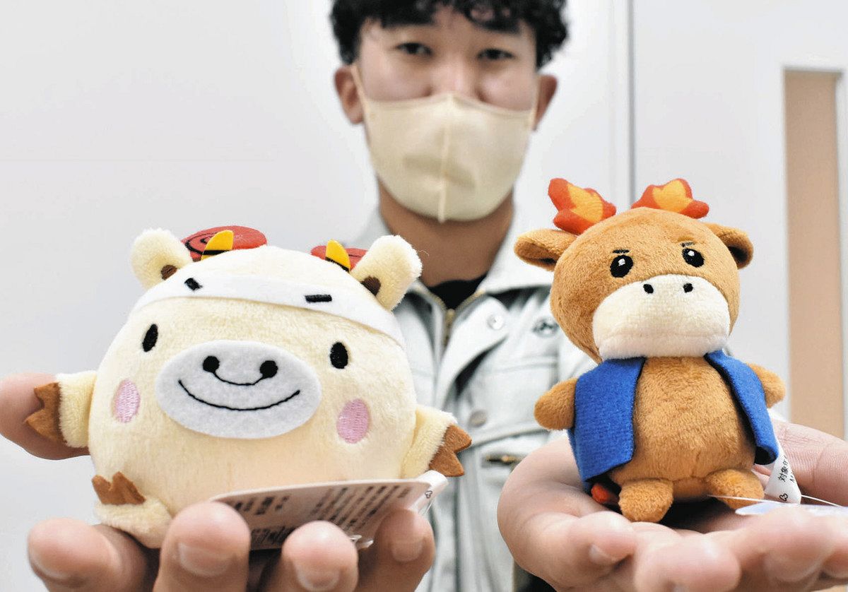 カーくん モーちゃん 火牛キャラ ぬいぐるみに 津幡町が製作、販売