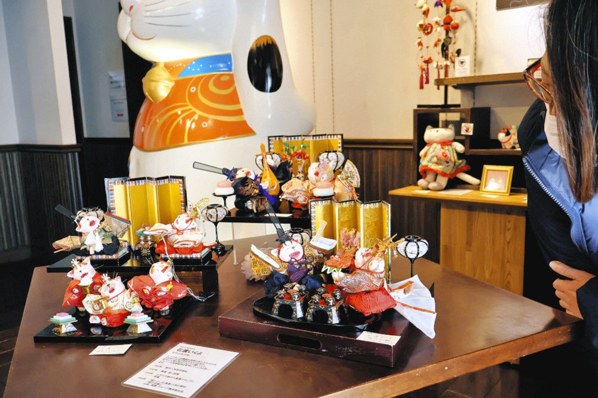 ひな人形の概念が変わるかも 瀬戸で「猫のひなまつり展」：中日新聞Web