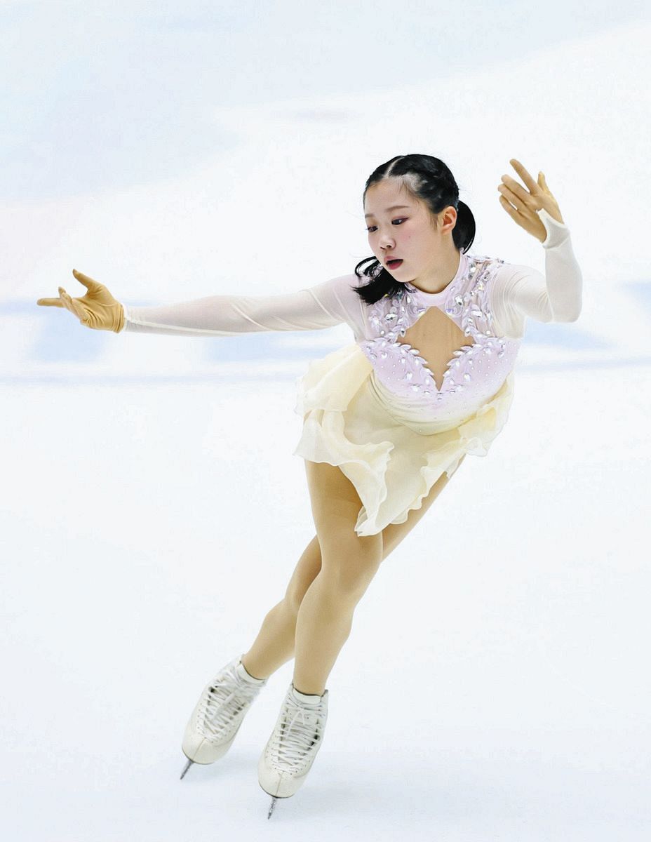 第1戦優勝の17歳・中井亜美はSP4位発進 トリプルアクセルは転倒も