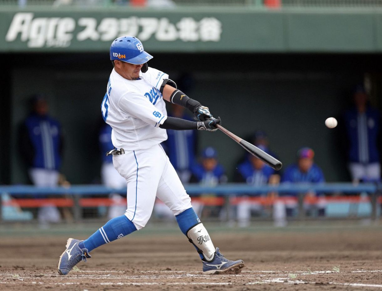 中日】木下拓哉、オープン戦1号2ラン！ 打った瞬間の特大弾で2回にDeNA