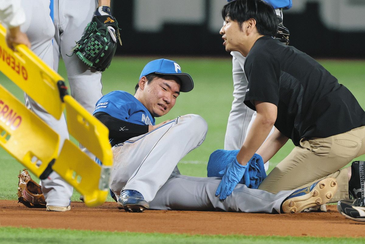 負傷交代の日本ハム・山県秀、左大腿部挫創で縫合処置 二盗阻止でベースに入り、走者と交錯し負傷【パCSファイナルS第5戦】:中日スポーツ・東京 ...
