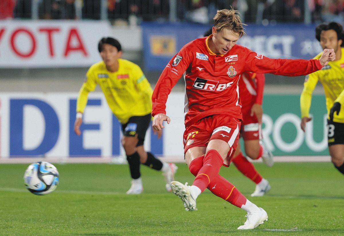 名古屋グランパス キャスパーユンカー選手 ユニフォーム