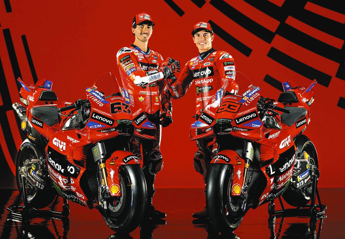 ドゥカティ今季カラー初披露 バニャイアと新加入マルケス元王者コンビ