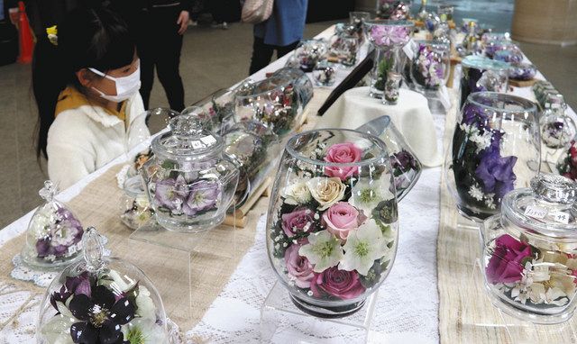 ガラスの中 幻想的な花々 山野草アートボトル作品展 草津 ：中日新聞Web
