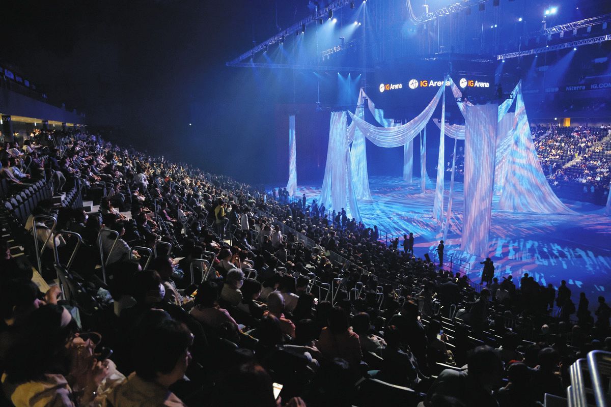 ＩＧアリーナの開業式典に集まった大勢の観客