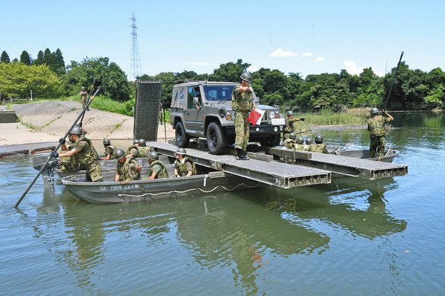 水害孤立 救助急げ 陸自駐屯地 増山湖で渡河訓練：北陸中日新聞Web