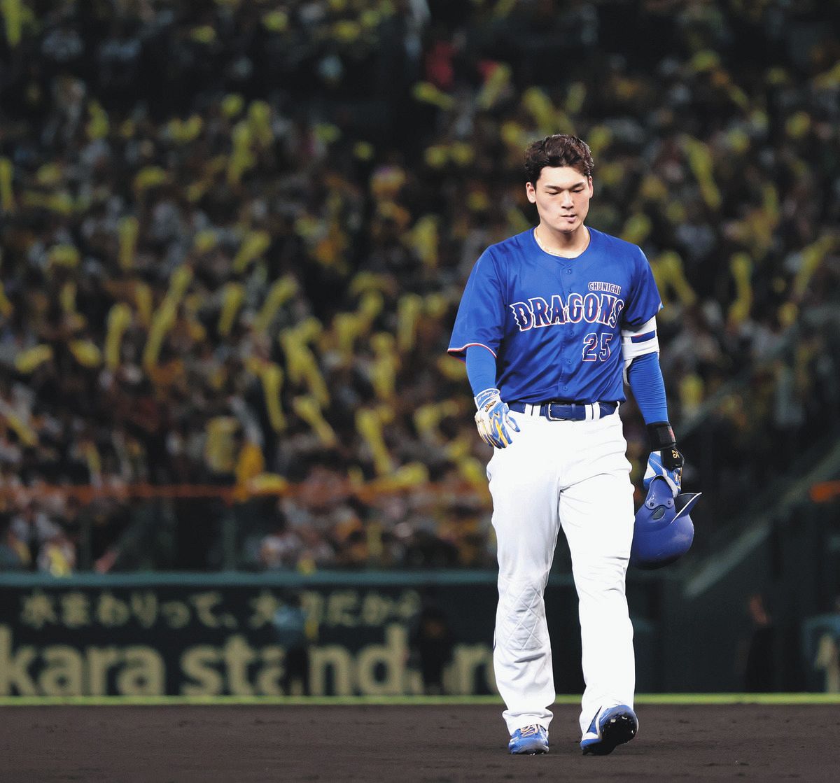 ７回表２死、中飛に倒れた石川昂