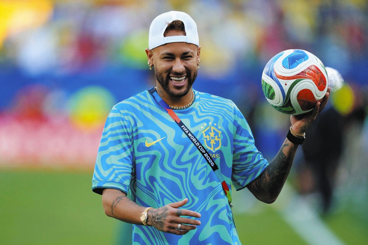 完売品‼️ブラジル代表 ネイマール ハーフジップ トレーニングトップ⚽️ ブラジル大統領「ネイマールは世界で初めて『在宅勤務』で招集された