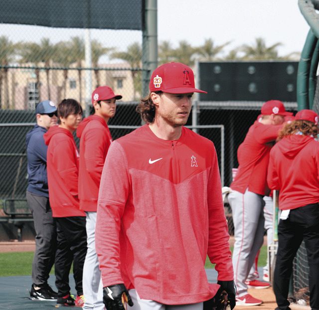 ある時は外野、ある時は投手、ある時は兜…大谷翔平の同僚