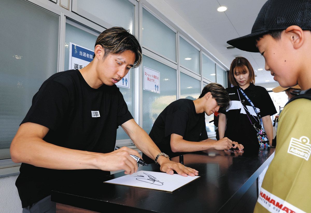 海外で活躍の伊藤選手ら近況報告 25日、ヤマハスタジアム：中日新聞