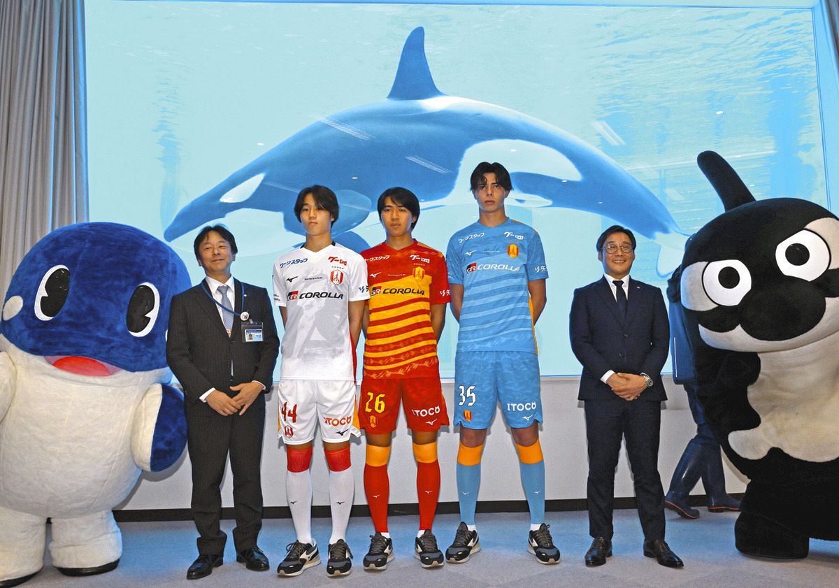 名古屋グランパスの来季ユニフォームお披露目 「海の王者」のように