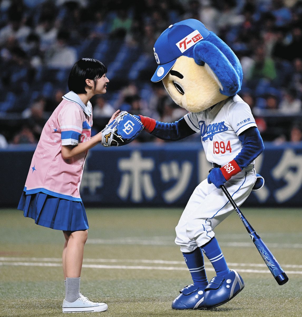 ◇うっかり！？僕青・杉浦英恋、ボールを忘れドアラから受け取る、ミニ