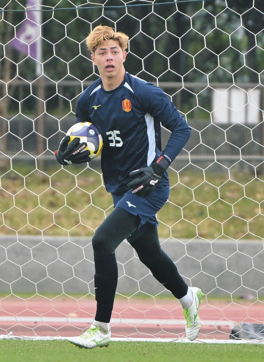 名古屋グランパス、195センチのゴールキーパー・ピサノ19歳