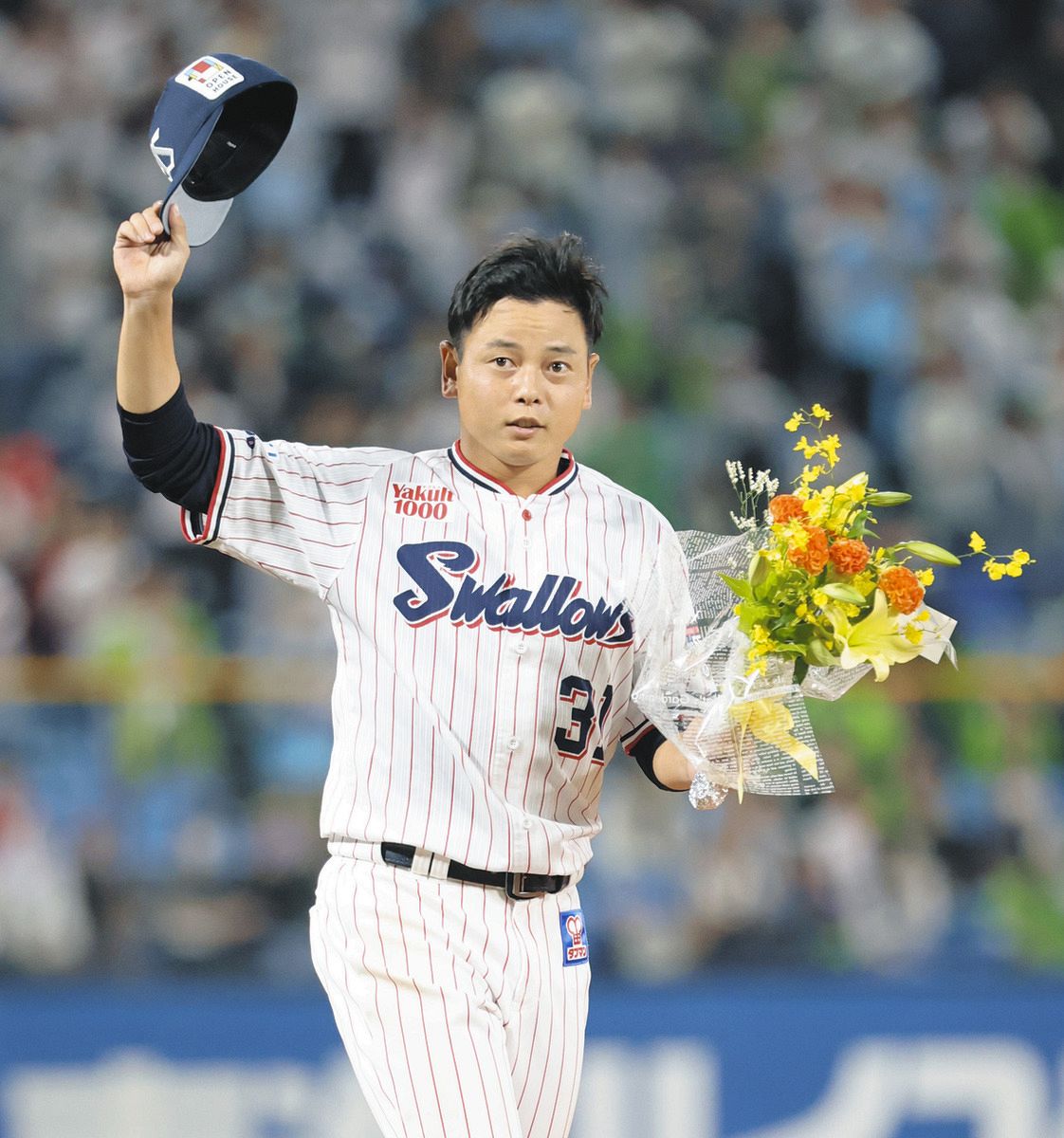 ※値下げ【美品】山崎晃大朗選手　ヤクルトスワローズ　実使用グローブ 63 【山崎晃大朗】BBM 東京ヤクルトスワローズ 2022 レギュラー