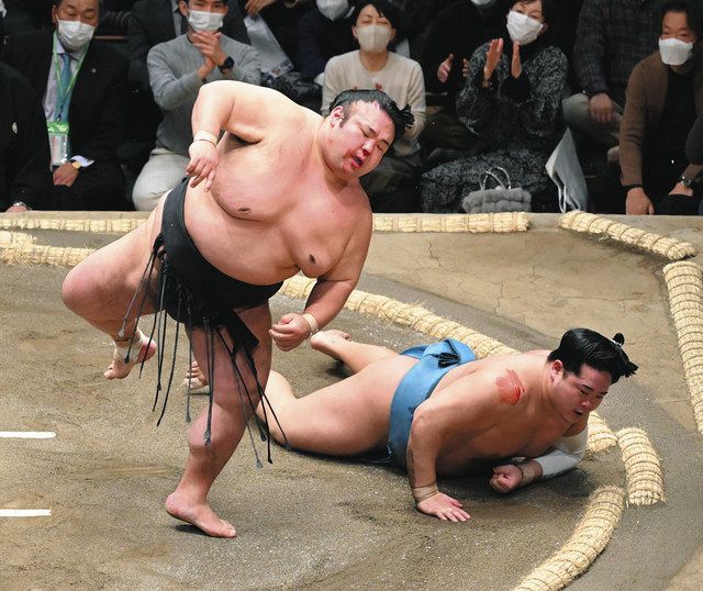 さじき席＞ 貴景勝の意地と気迫 一人大関、連日の激闘制す：中日新聞Web