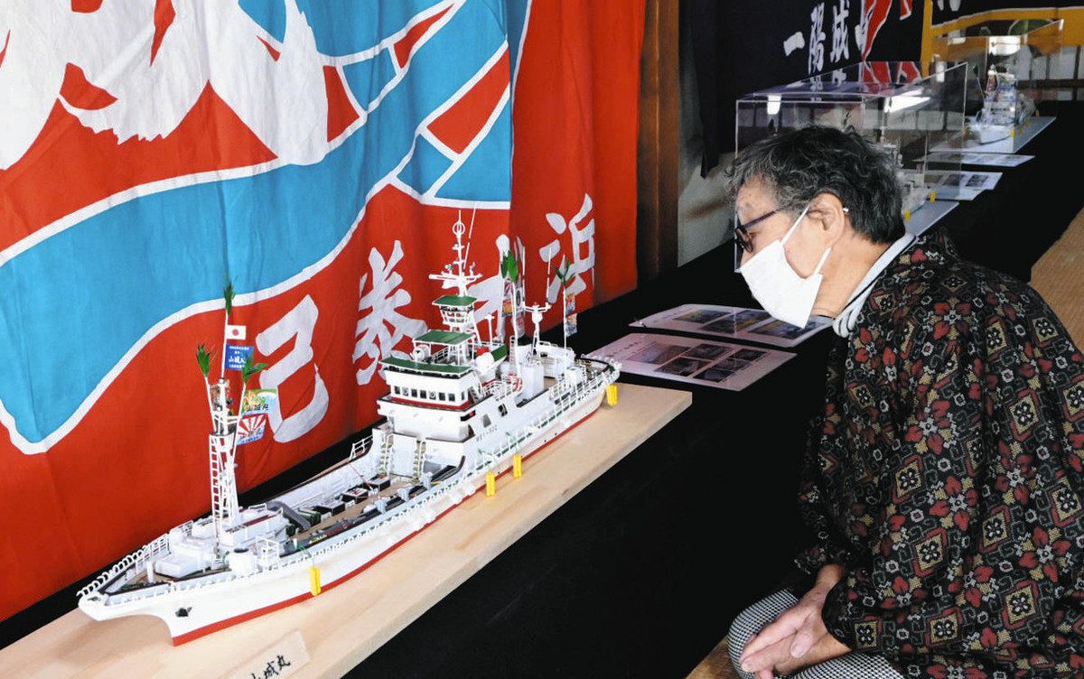カツオ漁船を紙で緻密に再現 10日から、尾鷲で杉本さんのクラフト展