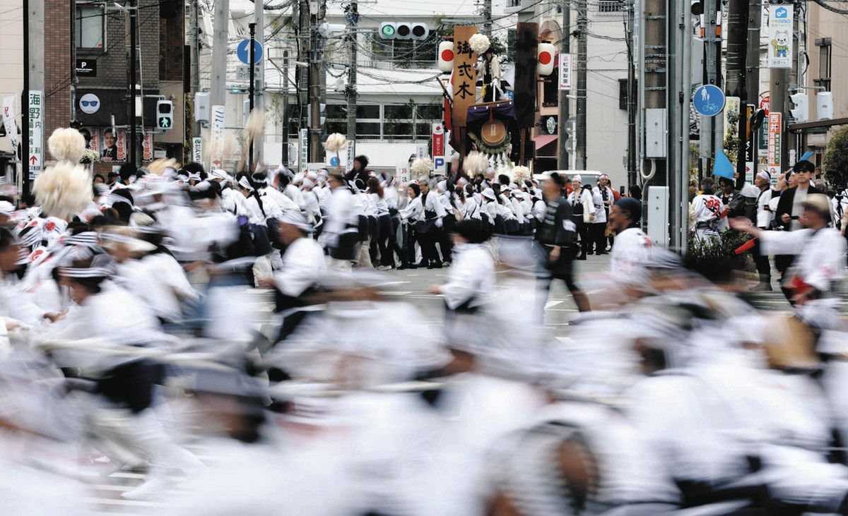 伊勢の街や五十鈴川の清流に響き渡った「エンヤ」のかけ声 写真で 