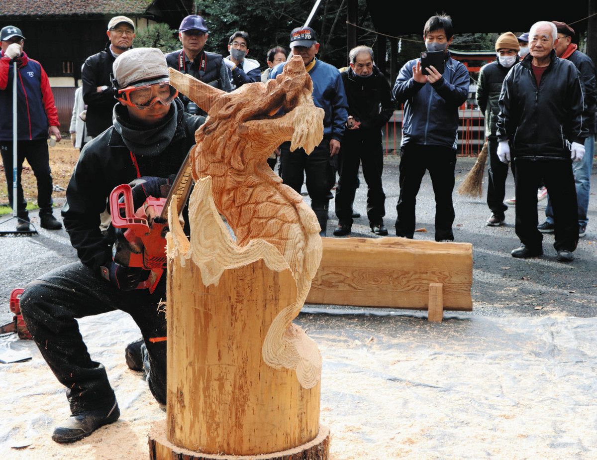 チェーンソーアート　稲妻龍剣　RYU037502 岡山を守り続けたご神木は宮崎で龍になった 倒木した樹齢1000年のスギ