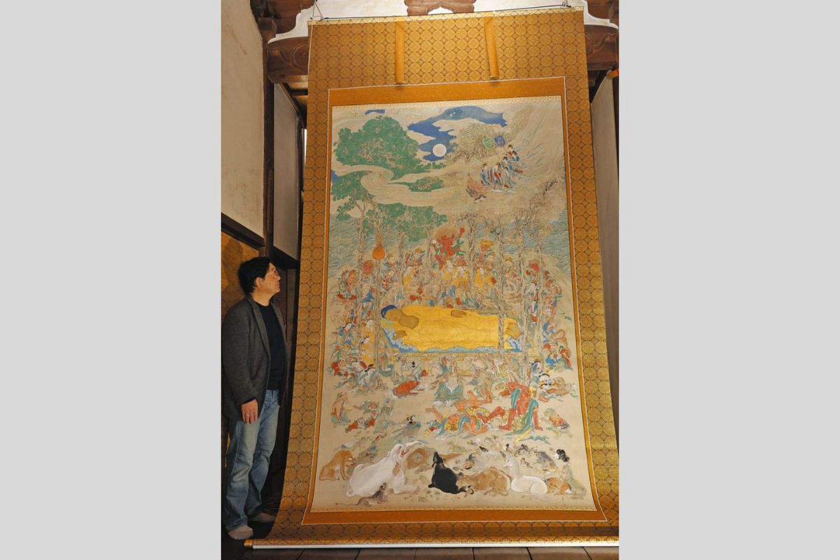 釈迦涅槃図の表具、176年ぶり一新で後光差す 三重県四日市市の大日寺で