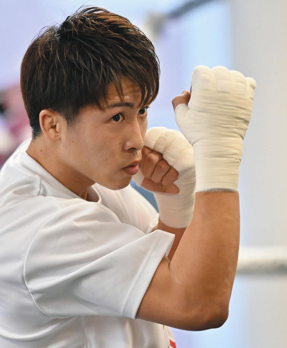 井上尚弥を狙うアフマダリエフ、圧巻の3回KO勝利 「最強は最強の相手