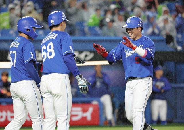 写真】プロ1号「満塁弾」に笑顔の村松開人：中日スポーツ・東京