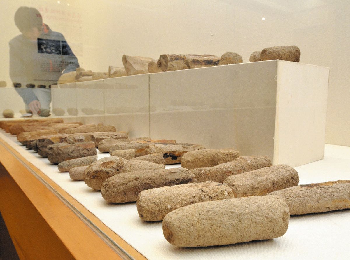 石棒、謎多き変遷のロマン 飛騨市美術館で展示：中日新聞Web