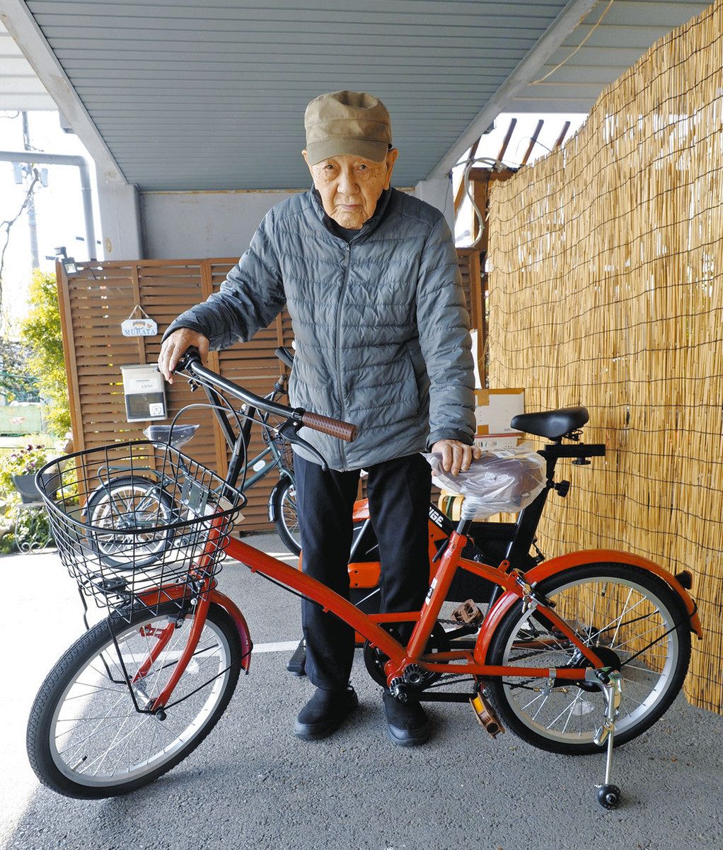 左右足踏みで進む自転車 長浜の96歳の柿見さん、2軸の駆動装置で特許