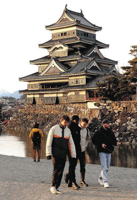 松本城の入場者数 三が日は１万３０００人 コロナ禍前の８割まで回復 中日新聞web