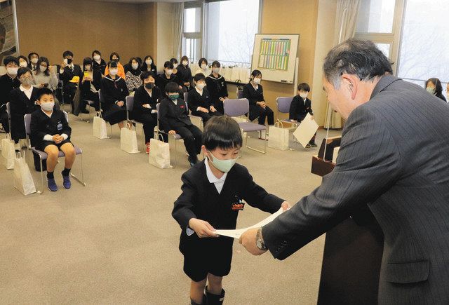 感性豊かな俳句 小中生18人特選 白山市で表彰式 北陸中日新聞web