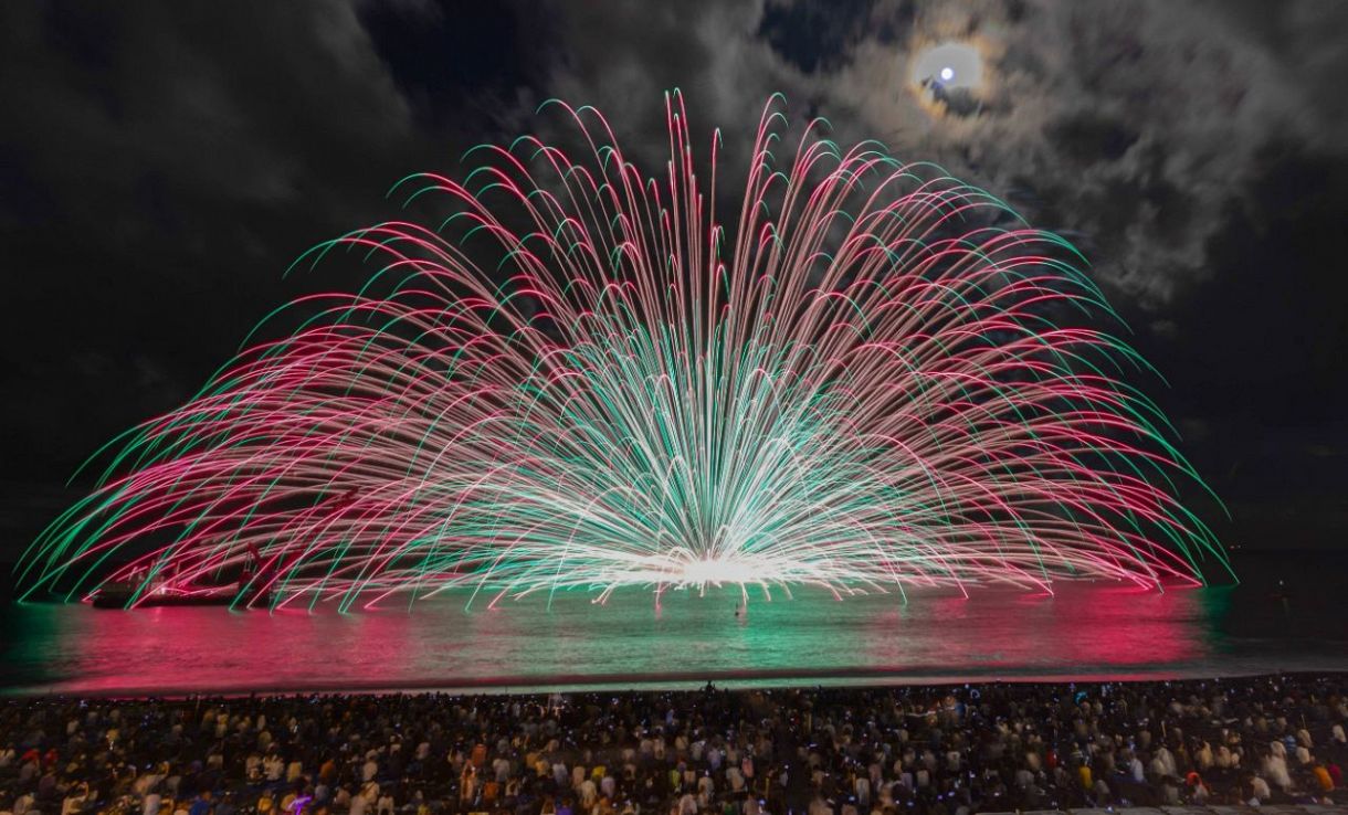 動画・写真特集】熊野大花火大会、4年ぶりの開催 １万発が熊野灘を彩る