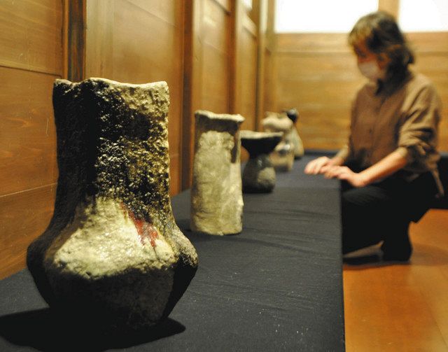 初代・開発文七 独自の陶世界 花器、香炉…没後４９年で初個展：北陸中日新聞Web