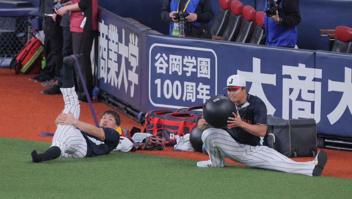 村上宗隆、侍ジャパン合流！ 大谷翔平らと同じバスでWBC強化試合会場の