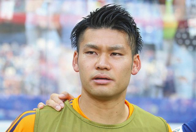 GK中村航輔が右肩を負傷して途中交代のアクシデント【サッカー日本代表・国際親善試合】：中日スポーツ・東京中日スポーツ