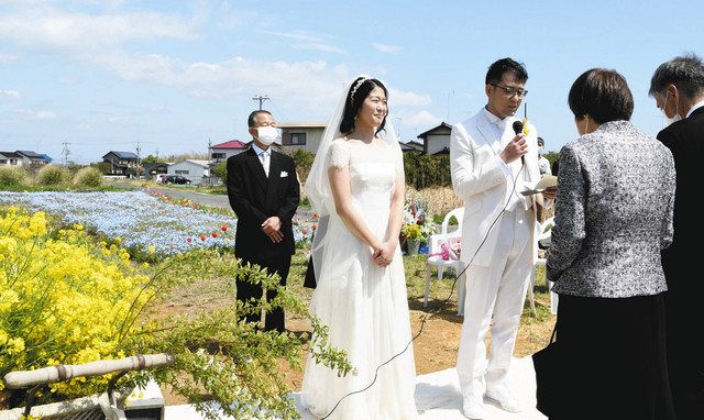 前向花畑で初めての結婚式 湖西市の太田さん夫妻 中日新聞しずおかweb 前向花畑で初めての結婚式 湖西市の太田さん夫妻 中日新聞しずおかweb