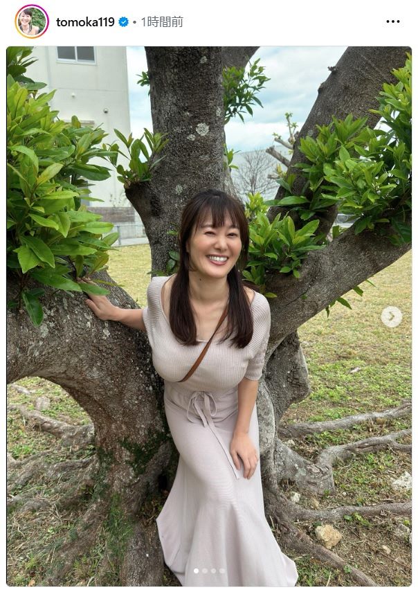 CUH-1000A おたけさん専用着払い ◇竹中知華アナ、前かがみ深い曲線Uネックのワンピ「すごくかわいい