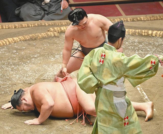 白鵬と朝乃山 御嶽海が全勝 大相撲７月場所６日目 中日新聞web