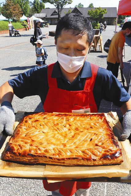 大きなアップルパイ完売 松阪のベルファーム 県産小麦使い手作り 中日新聞web