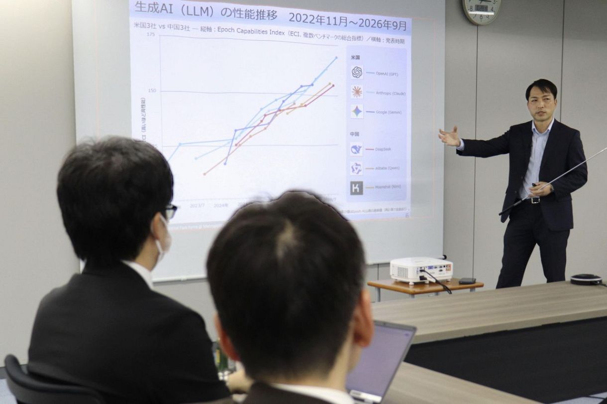 　日本フランチャイズチェーン協会の会員企業に向けたサイバーセキュリティーセミナーで説明する警視庁の担当者＝２８日午後、東京都内